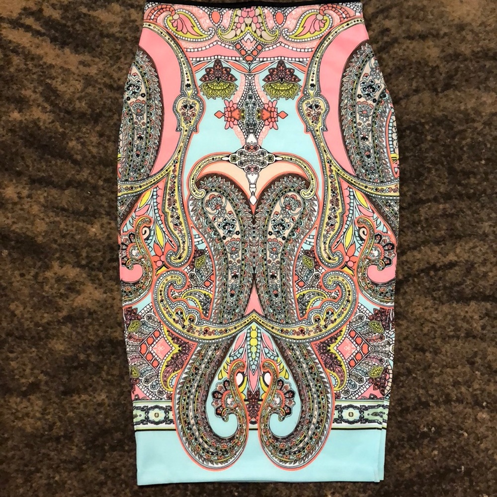 Bisou Bisou neoprene pink paisley print skirt xs